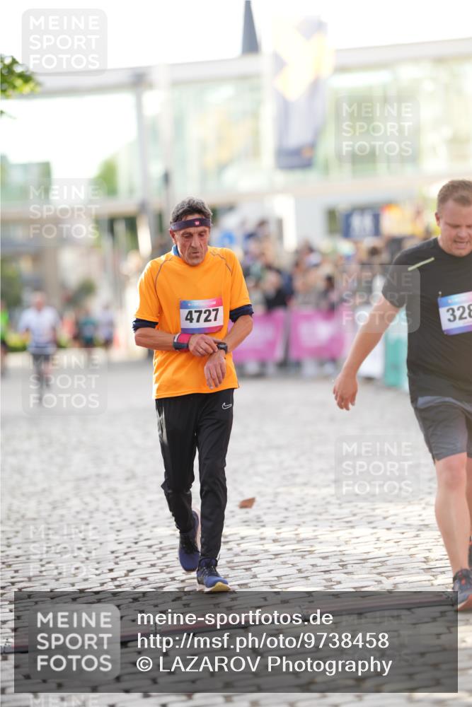 12.06.2026 - Holstenköstenlauf LAZAROV Photography http://msf.ph/oto/9738458 12.06.2026 20:01:02 Laufen 3284, 4439, 4727, 4931 meine-sportfotos.de