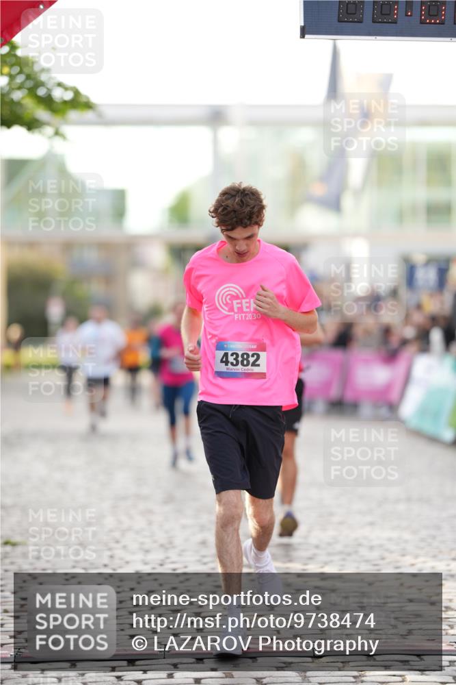 12.06.2026 - Holstenköstenlauf LAZAROV Photography http://msf.ph/oto/9738474 12.06.2026 20:00:49 Laufen 3558, 4149, 4382, 4792, 4922 meine-sportfotos.de