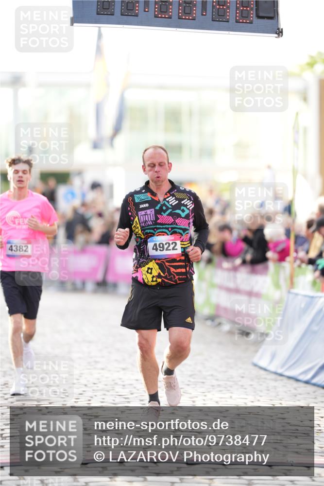 12.06.2026 - Holstenköstenlauf LAZAROV Photography http://msf.ph/oto/9738477 12.06.2026 20:00:47 Laufen 3825, 3907, 4149, 4382, 4743, 4922 meine-sportfotos.de