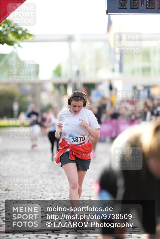 12.06.2026 - Holstenköstenlauf LAZAROV Photography http://msf.ph/oto/9738509 12.06.2026 20:00:18 Laufen 3055, 3654, 3879, 4933 meine-sportfotos.de