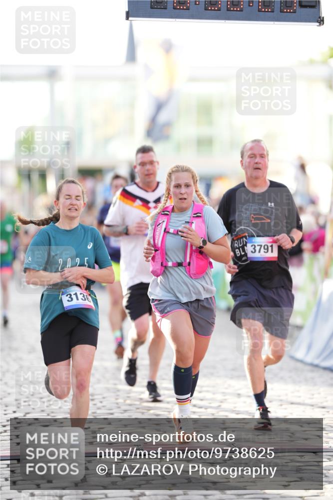 12.06.2026 - Holstenköstenlauf LAZAROV Photography http://msf.ph/oto/9738625 12.06.2026 19:58:28 Laufen 3057, 3136, 3205, 3422, 3791, 3887, 4130, 4577, 4705 meine-sportfotos.de