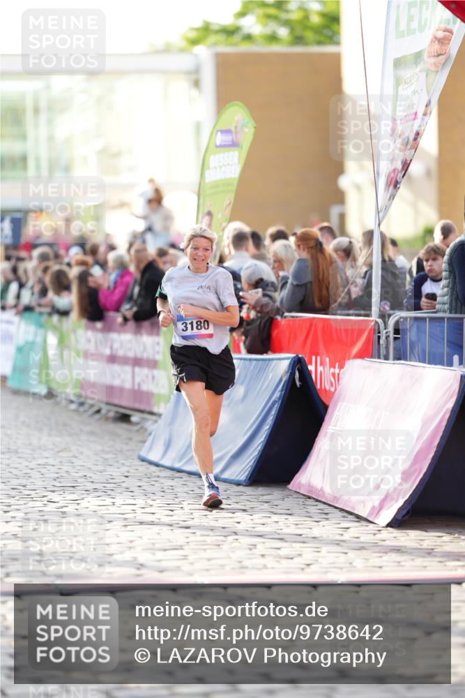 12.06.2026 - Holstenköstenlauf LAZAROV Photography http://msf.ph/oto/9738642 12.06.2026 19:58:18 Laufen 3037, 3180, 3887, 4363, 4577 meine-sportfotos.de