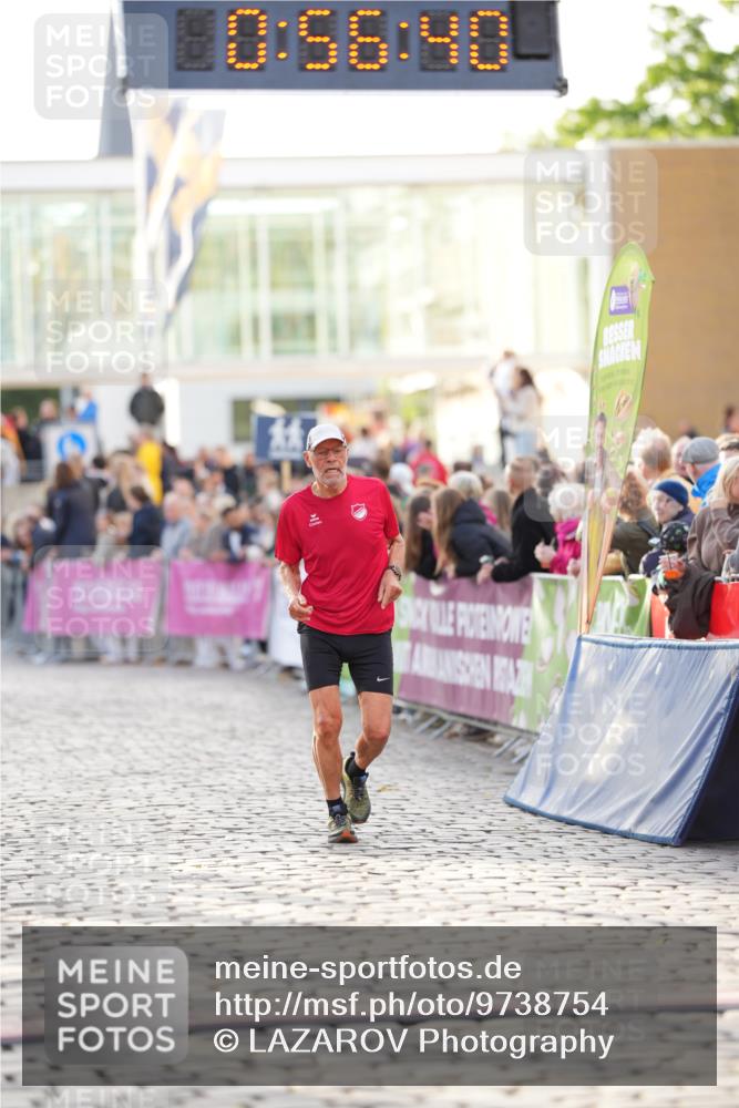 12.06.2026 - Holstenköstenlauf LAZAROV Photography http://msf.ph/oto/9738754 12.06.2026 19:56:39 Laufen 3061, 4270, 4771 meine-sportfotos.de