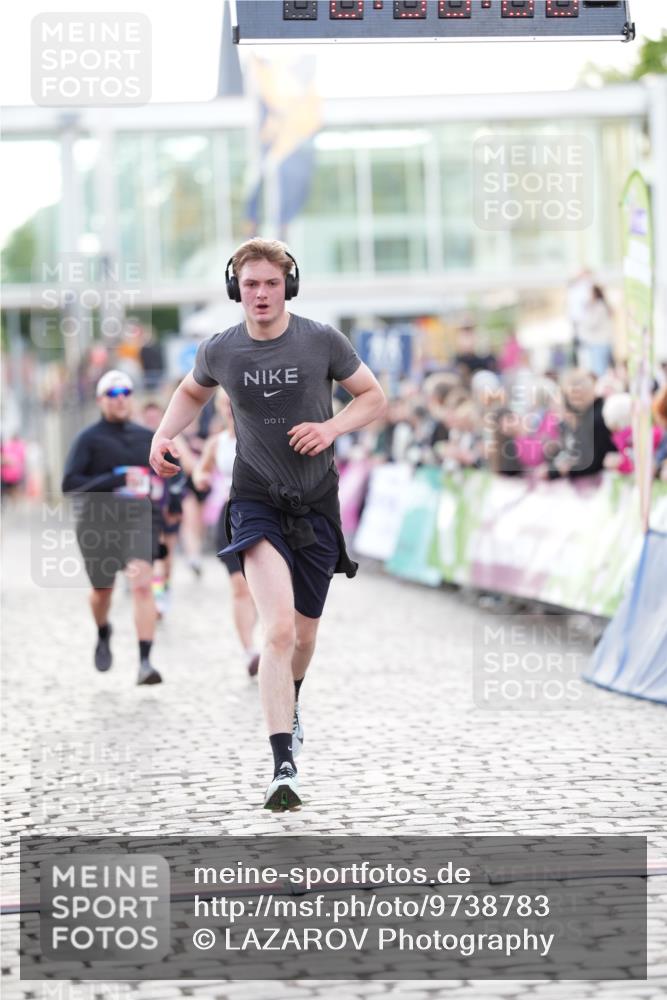 12.06.2026 - Holstenköstenlauf LAZAROV Photography http://msf.ph/oto/9738783 12.06.2026 19:56:05 Laufen 3080, 3483, 3681, 3703, 4606, 4926 meine-sportfotos.de