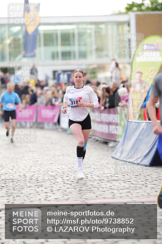 12.06.2026 - Holstenköstenlauf LAZAROV Photography http://msf.ph/oto/9738852 12.06.2026 19:55:01 Laufen 3164, 3181, 3569 meine-sportfotos.de