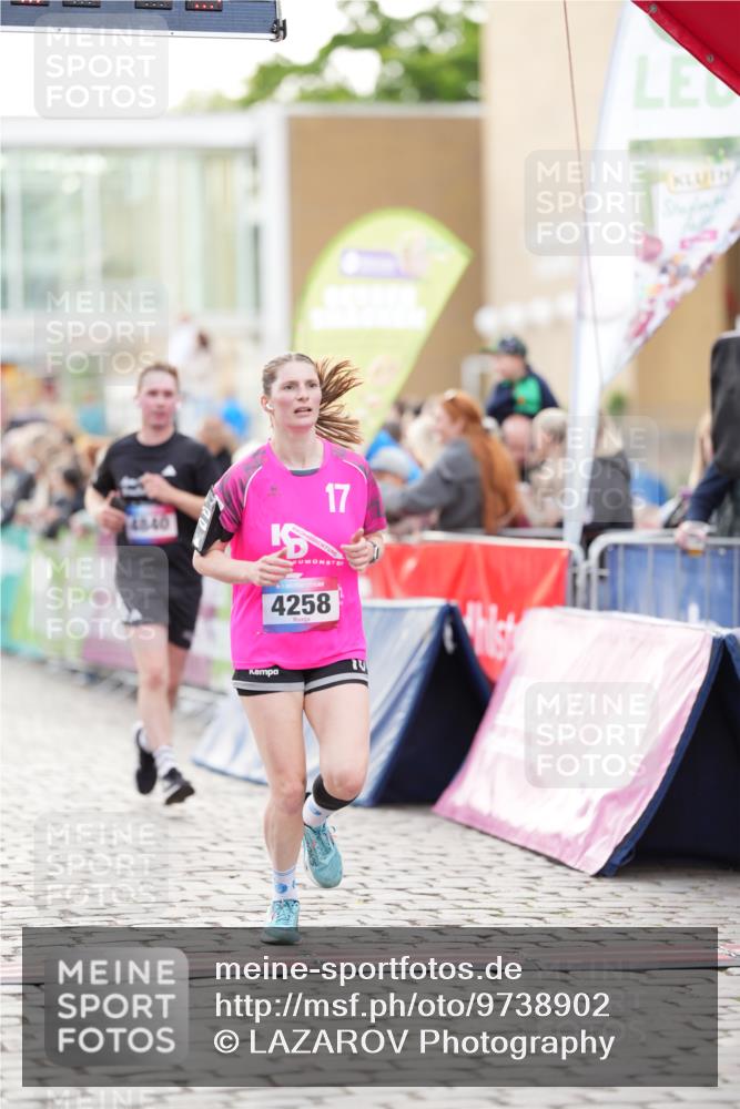 12.06.2026 - Holstenköstenlauf LAZAROV Photography http://msf.ph/oto/9738902 12.06.2026 19:54:14 Laufen 3187, 4258, 4812, 4840 meine-sportfotos.de
