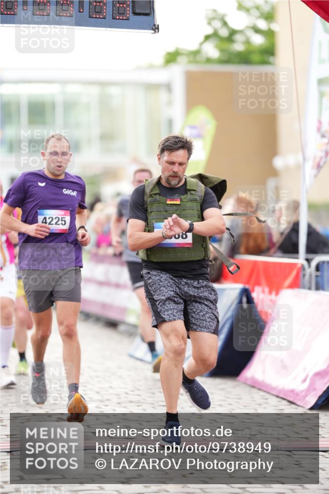 12.06.2026 - Holstenköstenlauf LAZAROV Photography http://msf.ph/oto/9738949 12.06.2026 19:53:32 Laufen 3186, 3206, 3434, 3455, 3557, 3615, 4173, 4184, 4225, 4625, 4754 meine-sportfotos.de