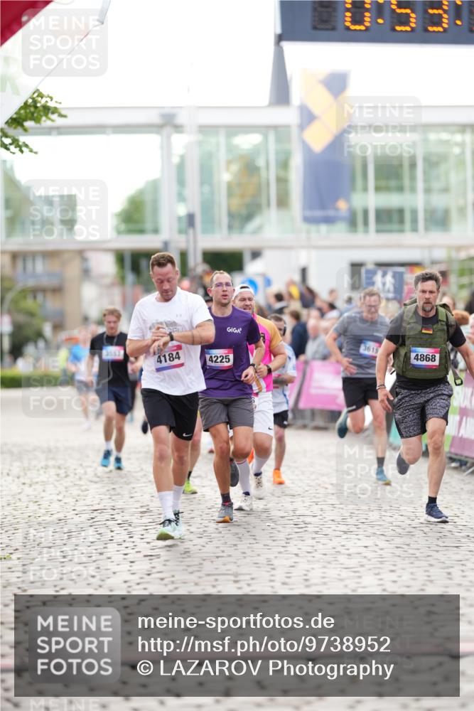 12.06.2026 - Holstenköstenlauf LAZAROV Photography http://msf.ph/oto/9738952 12.06.2026 19:53:30 Laufen 3206, 3455, 3593, 3615, 3759, 4184, 4225, 4425, 4625, 4754 meine-sportfotos.de