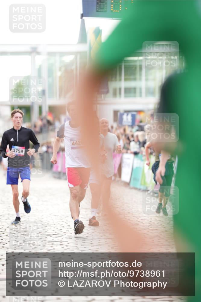 12.06.2026 - Holstenköstenlauf LAZAROV Photography http://msf.ph/oto/9738961 12.06.2026 19:53:24 Laufen 3086, 3455, 3593, 3759, 4157, 4237, 4420, 4425, 4444, 4582, 4754, 4806 meine-sportfotos.de