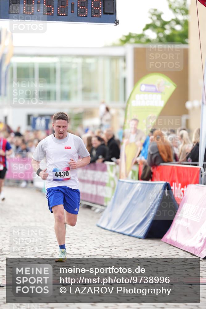 12.06.2026 - Holstenköstenlauf LAZAROV Photography http://msf.ph/oto/9738996 12.06.2026 19:52:58 Laufen 3348, 3349, 3595, 4417, 4424, 4430, 4583 meine-sportfotos.de
