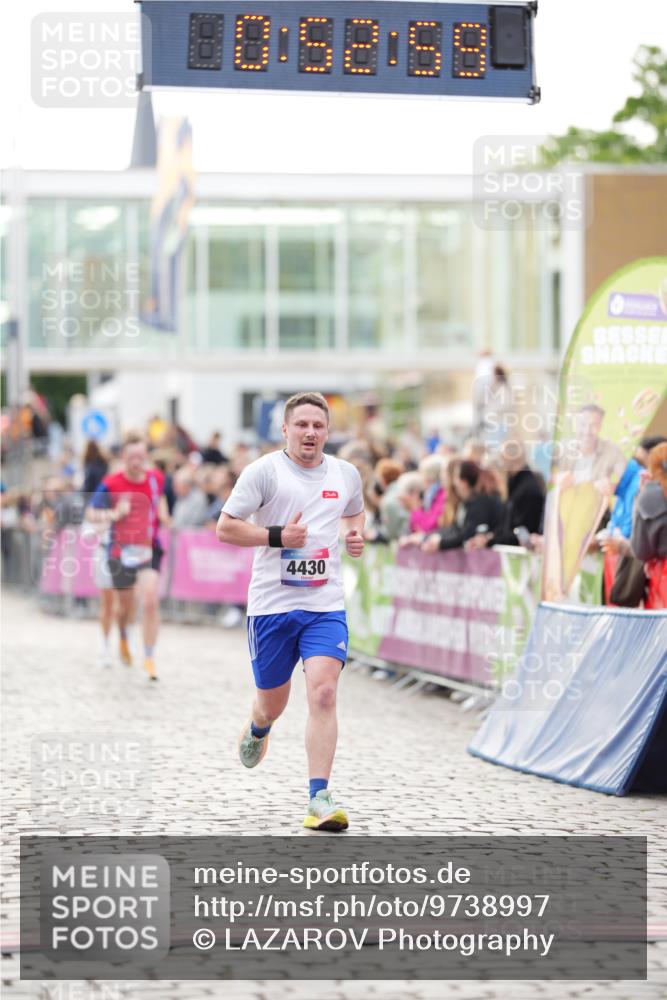 12.06.2026 - Holstenköstenlauf LAZAROV Photography http://msf.ph/oto/9738997 12.06.2026 19:52:58 Laufen 3348, 3349, 3595, 4417, 4424, 4430, 4583 meine-sportfotos.de