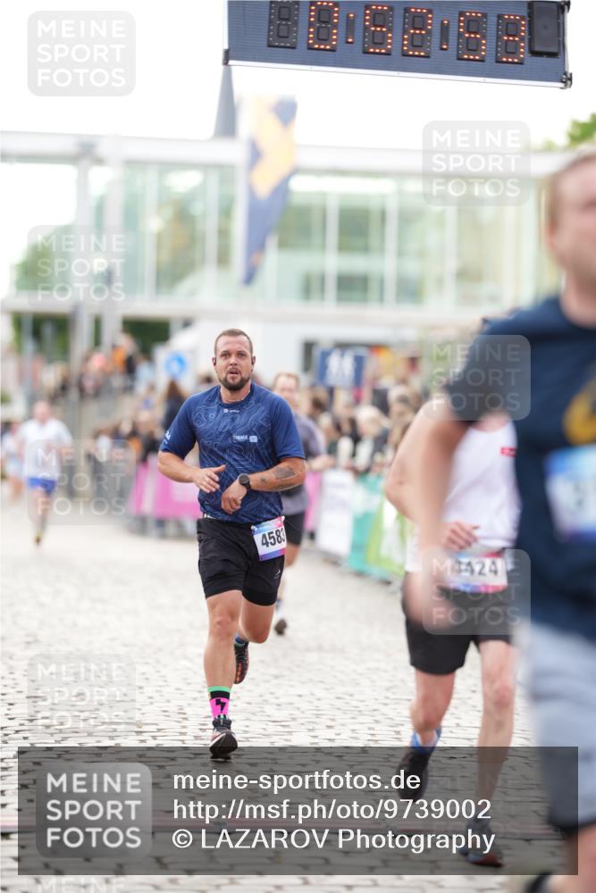 12.06.2026 - Holstenköstenlauf LAZAROV Photography http://msf.ph/oto/9739002 12.06.2026 19:52:52 Laufen 3116, 3120, 3348, 3955, 4424, 4583 meine-sportfotos.de