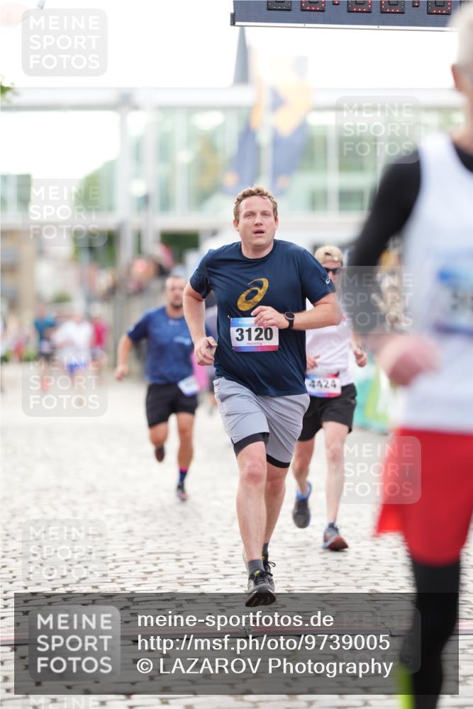 12.06.2026 - Holstenköstenlauf LAZAROV Photography http://msf.ph/oto/9739005 12.06.2026 19:52:51 Laufen 3116, 3120, 3348, 3955, 4424, 4583 meine-sportfotos.de