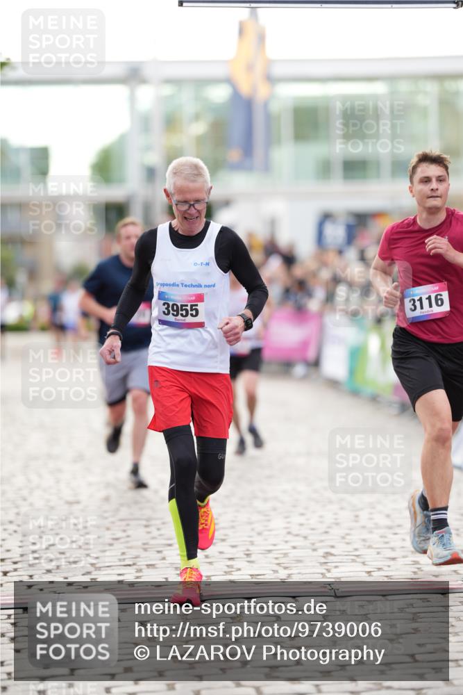 12.06.2026 - Holstenköstenlauf LAZAROV Photography http://msf.ph/oto/9739006 12.06.2026 19:52:49 Laufen 3116, 3120, 3479, 3955, 4424, 4583 meine-sportfotos.de