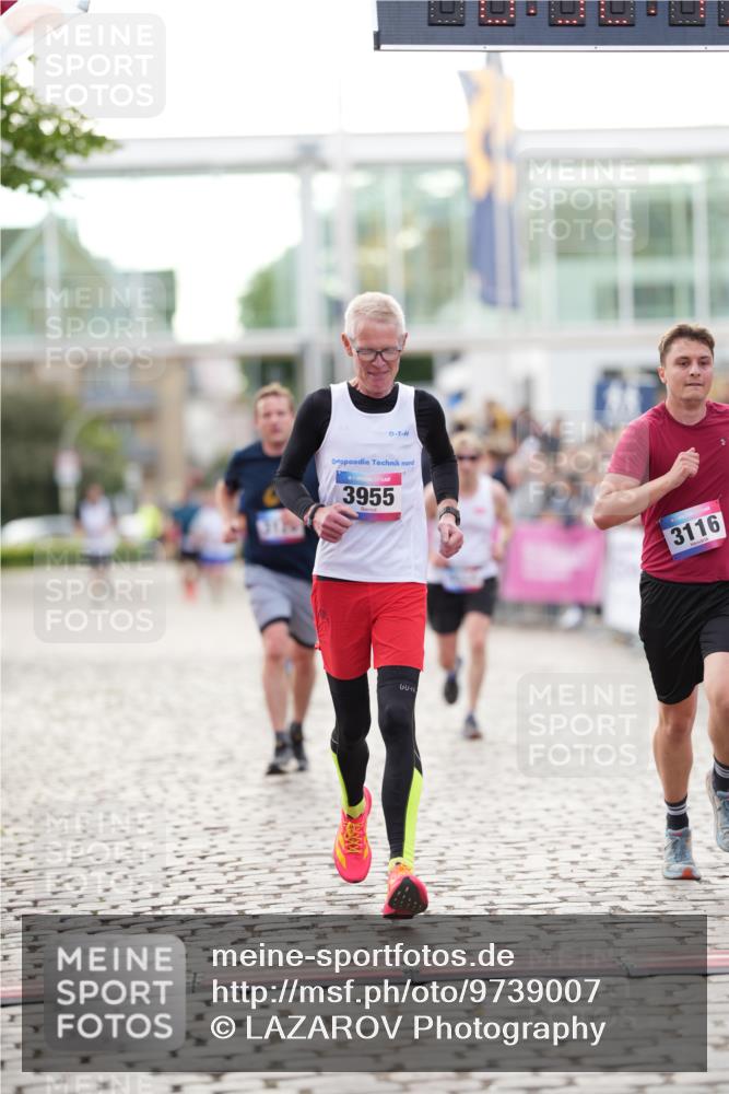 12.06.2026 - Holstenköstenlauf LAZAROV Photography http://msf.ph/oto/9739007 12.06.2026 19:52:48 Laufen 3116, 3120, 3479, 3955, 4424 meine-sportfotos.de