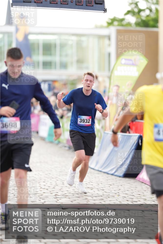 12.06.2026 - Holstenköstenlauf LAZAROV Photography http://msf.ph/oto/9739019 12.06.2026 19:52:34 Laufen 3552, 3698, 3932, 4172, 4378, 4469 meine-sportfotos.de