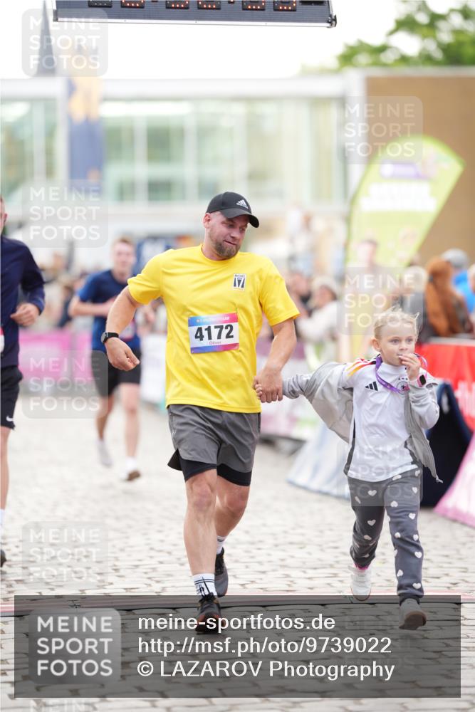 12.06.2026 - Holstenköstenlauf LAZAROV Photography http://msf.ph/oto/9739022 12.06.2026 19:52:32 Laufen 3698, 3932, 4172, 4378, 4469 meine-sportfotos.de