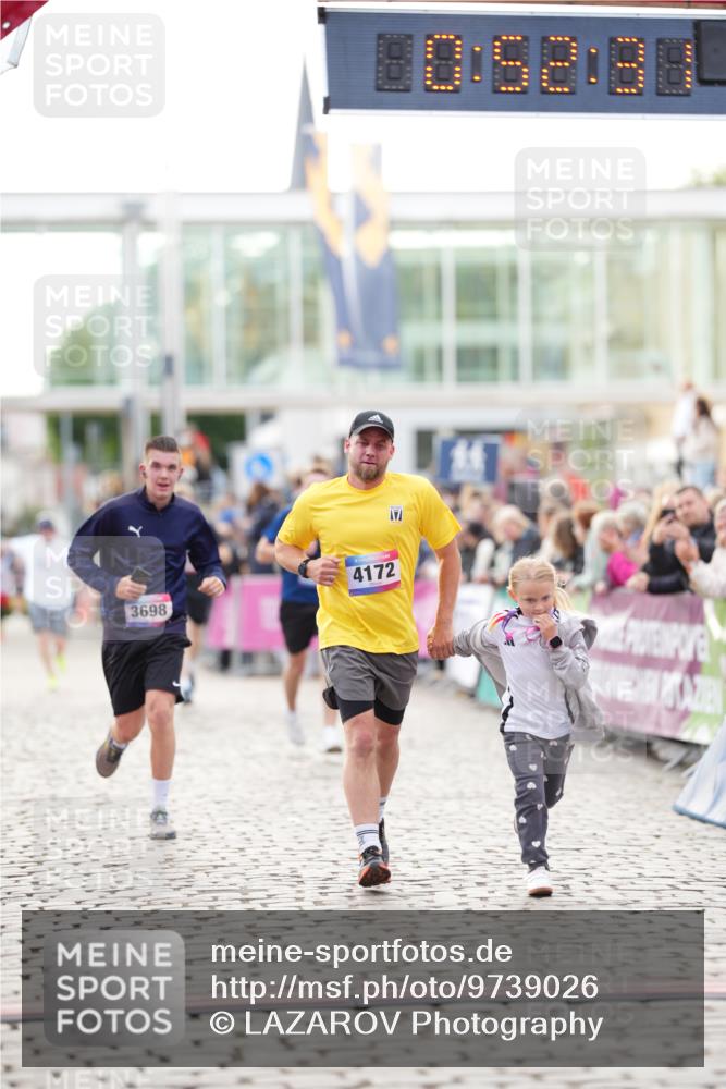 12.06.2026 - Holstenköstenlauf LAZAROV Photography http://msf.ph/oto/9739026 12.06.2026 19:52:31 Laufen 3698, 3932, 4172, 4378 meine-sportfotos.de