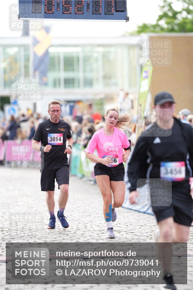 12.06.2026 - Holstenköstenlauf LAZAROV Photography http://msf.ph/oto/9739041 12.06.2026 19:52:16 Laufen 3014, 3456, 3550, 4356 meine-sportfotos.de