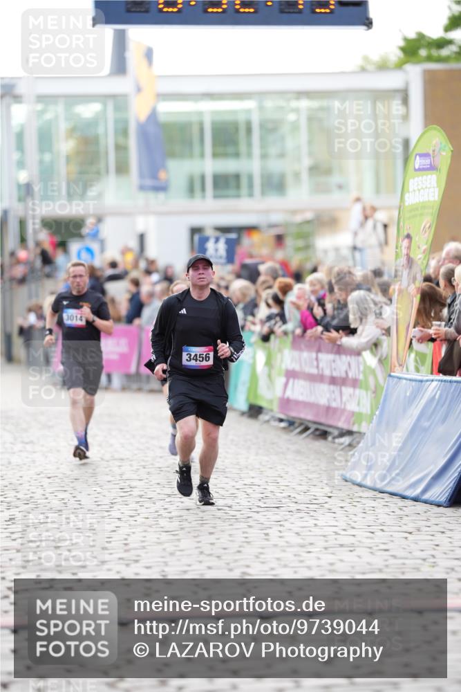 12.06.2026 - Holstenköstenlauf LAZAROV Photography http://msf.ph/oto/9739044 12.06.2026 19:52:14 Laufen 3014, 3456, 3550, 4356 meine-sportfotos.de