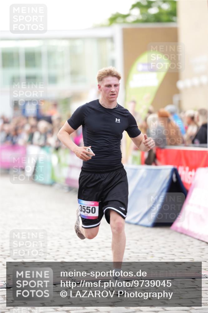 12.06.2026 - Holstenköstenlauf LAZAROV Photography http://msf.ph/oto/9739045 12.06.2026 19:52:10 Laufen 3550, 3671, 4699 meine-sportfotos.de