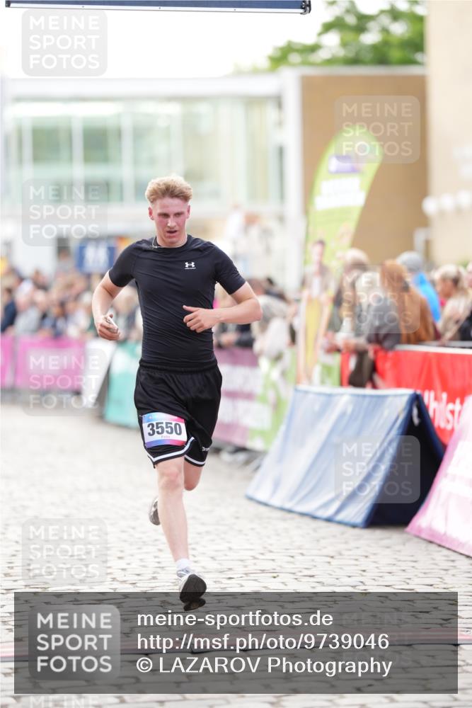 12.06.2026 - Holstenköstenlauf LAZAROV Photography http://msf.ph/oto/9739046 12.06.2026 19:52:10 Laufen 3550, 3671, 4699 meine-sportfotos.de