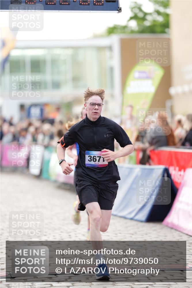 12.06.2026 - Holstenköstenlauf LAZAROV Photography http://msf.ph/oto/9739050 12.06.2026 19:52:05 Laufen 3671, 3758, 4699, 4794 meine-sportfotos.de