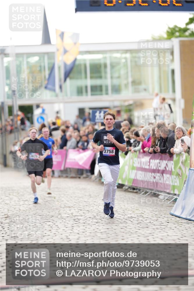 12.06.2026 - Holstenköstenlauf LAZAROV Photography http://msf.ph/oto/9739053 12.06.2026 19:52:02 Laufen 3671, 3758, 3849, 4385, 4699, 4794 meine-sportfotos.de