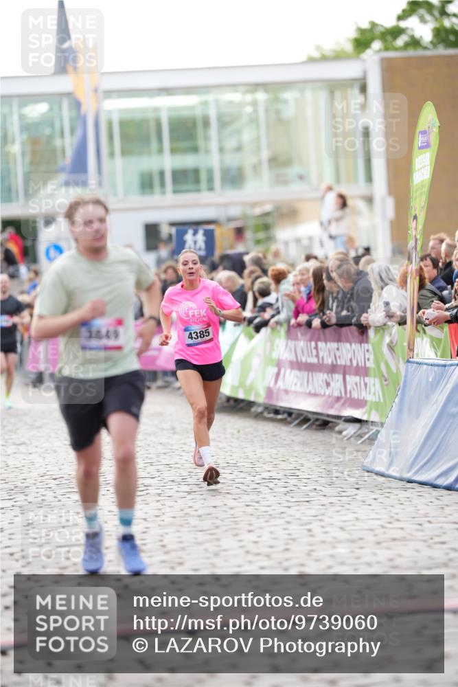 12.06.2026 - Holstenköstenlauf LAZAROV Photography http://msf.ph/oto/9739060 12.06.2026 19:51:56 Laufen 3233, 3849, 4228, 4385 meine-sportfotos.de