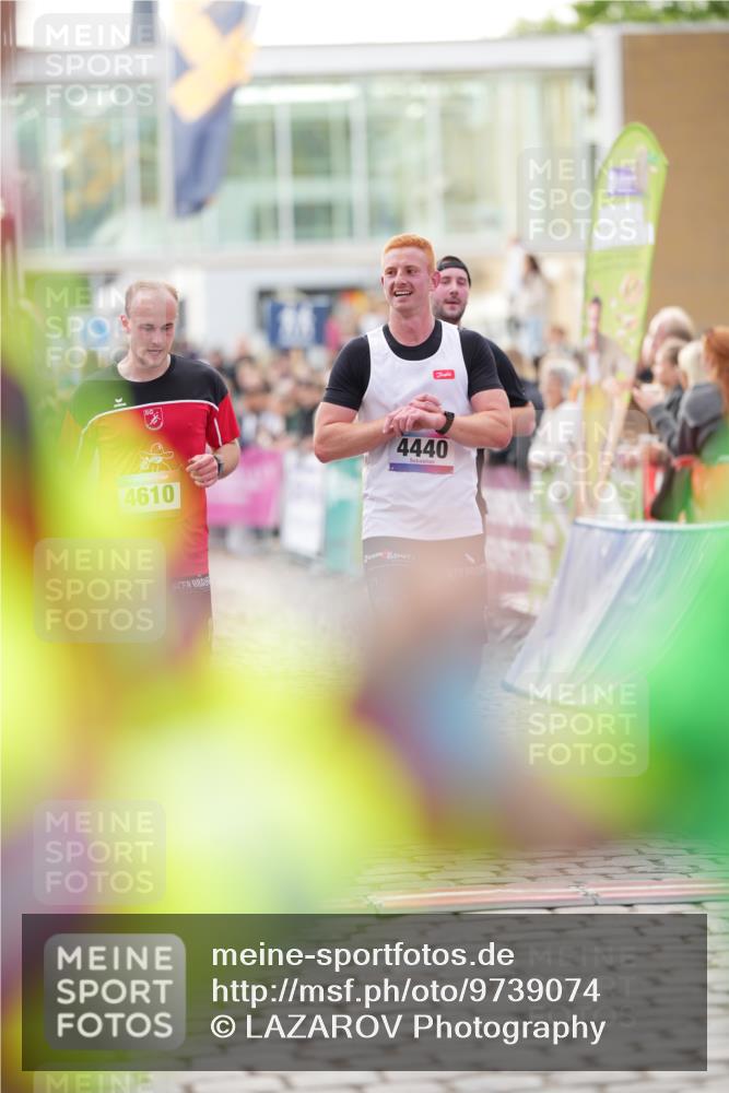 12.06.2026 - Holstenköstenlauf LAZAROV Photography http://msf.ph/oto/9739074 12.06.2026 19:51:38 Laufen 3082, 3236, 4440, 4610, 4883 meine-sportfotos.de