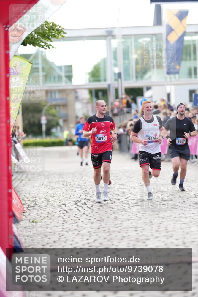 12.06.2026 - Holstenköstenlauf LAZAROV Photography http://msf.ph/oto/9739078 12.06.2026 19:51:36 Laufen 3082, 3236, 3341, 4440, 4610, 4883 meine-sportfotos.de
