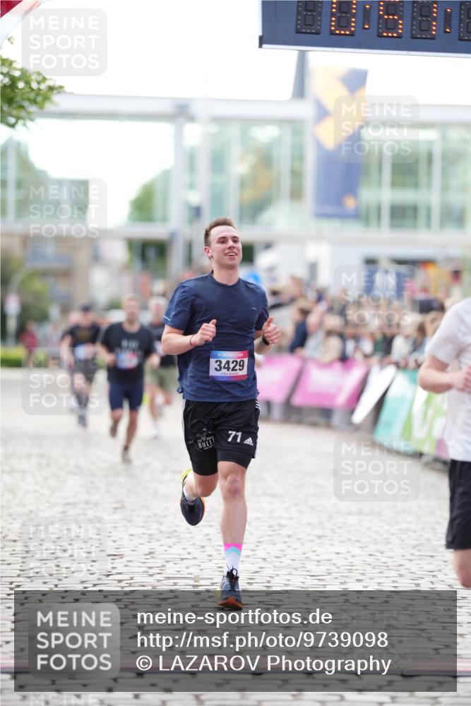 12.06.2026 - Holstenköstenlauf LAZAROV Photography http://msf.ph/oto/9739098 12.06.2026 19:51:18 Laufen 3429, 3518, 4499, 4761 meine-sportfotos.de