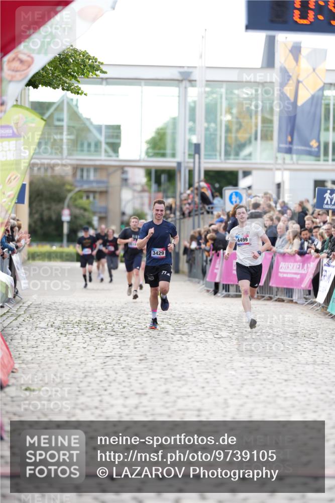 12.06.2026 - Holstenköstenlauf LAZAROV Photography http://msf.ph/oto/9739105 12.06.2026 19:51:15 Laufen 3302, 3429, 4499 meine-sportfotos.de