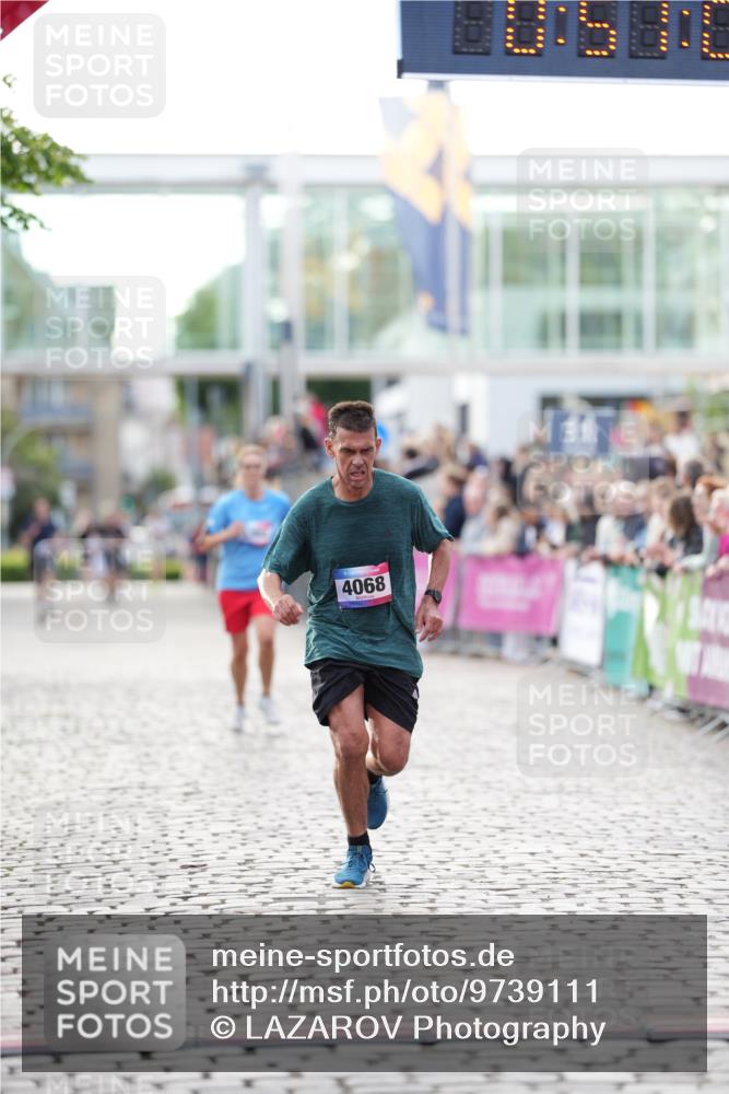 12.06.2026 - Holstenköstenlauf LAZAROV Photography http://msf.ph/oto/9739111 12.06.2026 19:51:06 Laufen 3302, 3909, 4068, 4083 meine-sportfotos.de