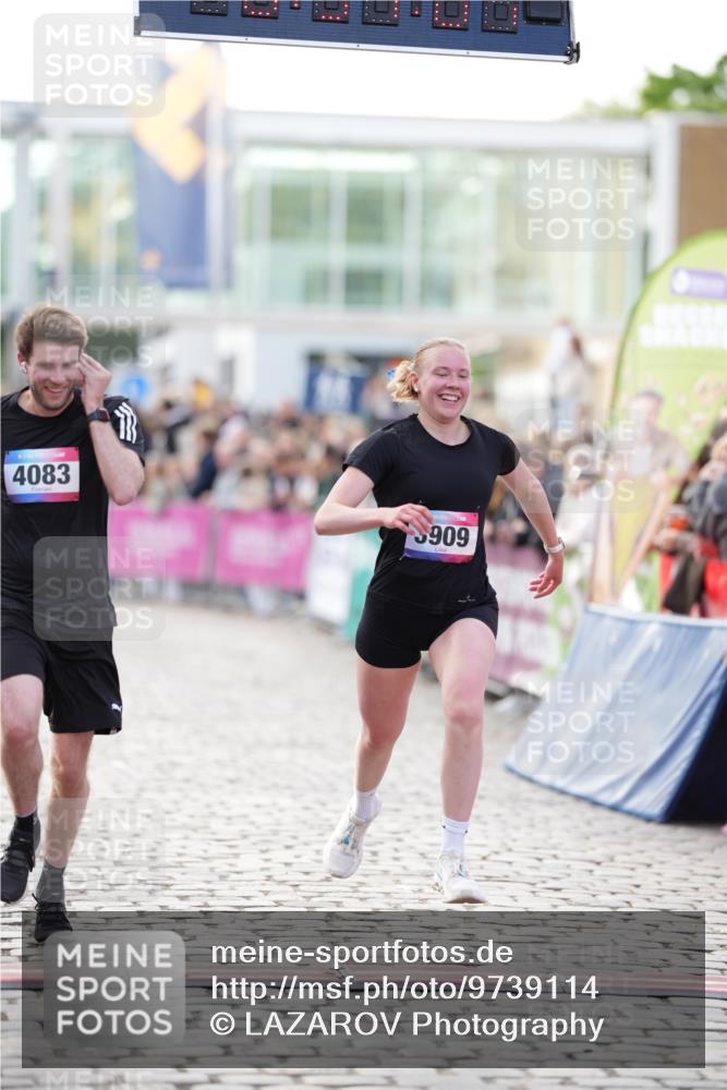 12.06.2026 - Holstenköstenlauf LAZAROV Photography http://msf.ph/oto/9739114 12.06.2026 19:51:01 Laufen 3909, 4083 meine-sportfotos.de