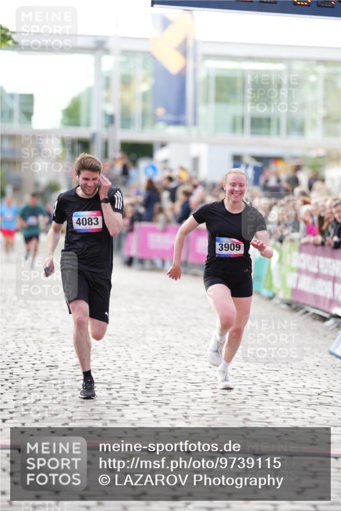12.06.2026 - Holstenköstenlauf LAZAROV Photography http://msf.ph/oto/9739115 12.06.2026 19:51:00 Laufen 3909, 4083 meine-sportfotos.de