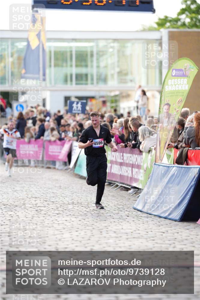 12.06.2026 - Holstenköstenlauf LAZAROV Photography http://msf.ph/oto/9739128 12.06.2026 19:50:46 Laufen 4518, 4599 meine-sportfotos.de
