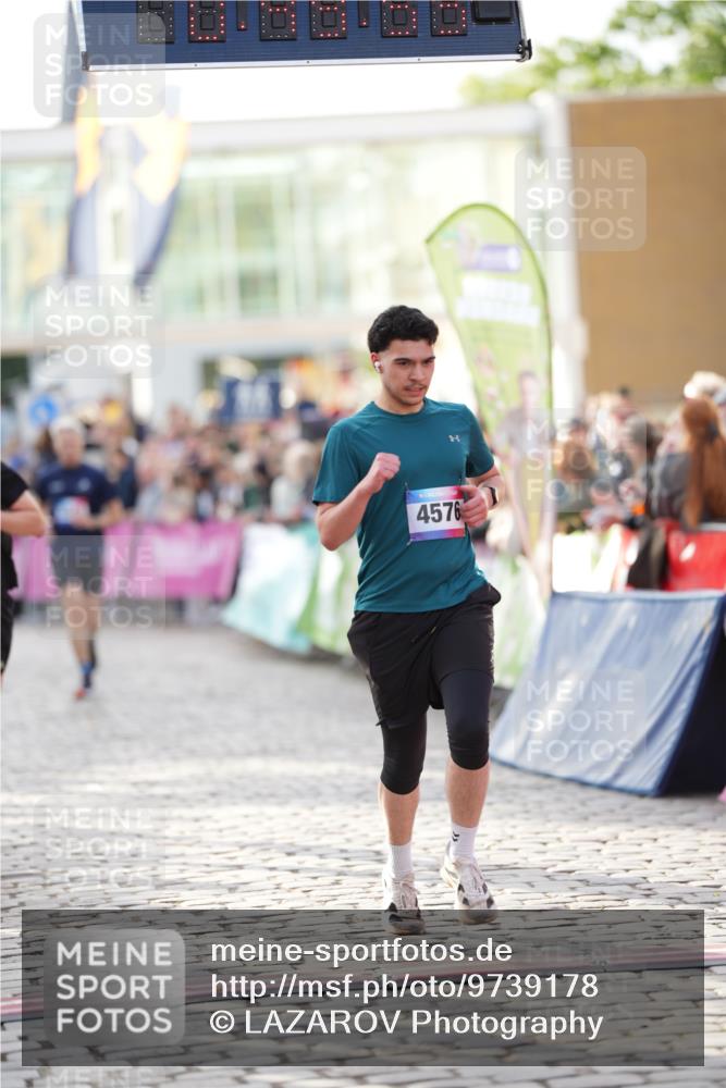 12.06.2026 - Holstenköstenlauf LAZAROV Photography http://msf.ph/oto/9739178 12.06.2026 19:49:55 Laufen 3343, 3470, 3525, 3754, 3838, 4514, 4536, 4576, 4602, 4628 meine-sportfotos.de