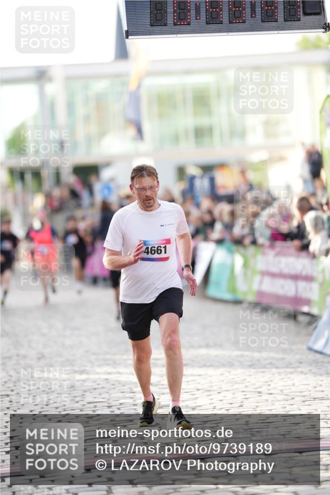 12.06.2026 - Holstenköstenlauf LAZAROV Photography http://msf.ph/oto/9739189 12.06.2026 19:49:46 Laufen 3274, 3838, 3888, 4181, 4185, 4661 meine-sportfotos.de