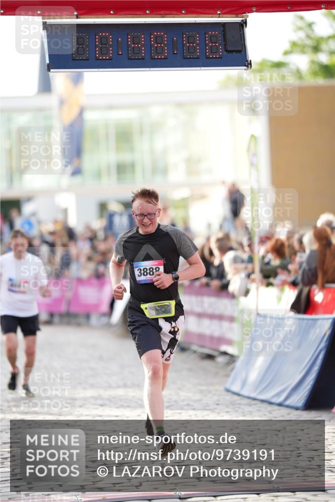 12.06.2026 - Holstenköstenlauf LAZAROV Photography http://msf.ph/oto/9739191 12.06.2026 19:49:45 Laufen 3274, 3888, 4181, 4185, 4661 meine-sportfotos.de