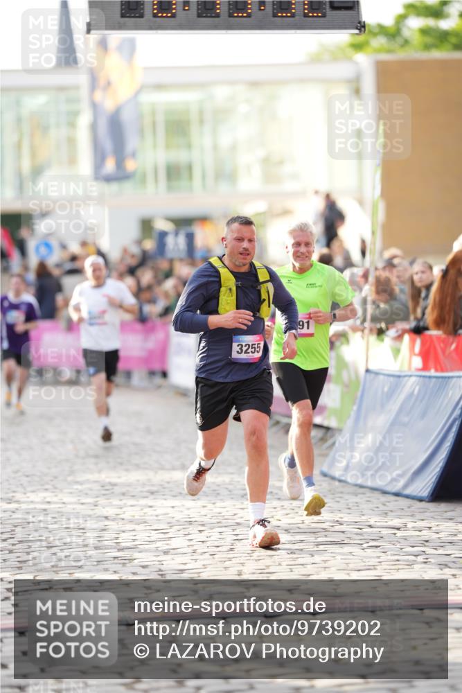 12.06.2026 - Holstenköstenlauf LAZAROV Photography http://msf.ph/oto/9739202 12.06.2026 19:49:31 Laufen 3101, 3255, 3610, 4085, 4191, 4442 meine-sportfotos.de