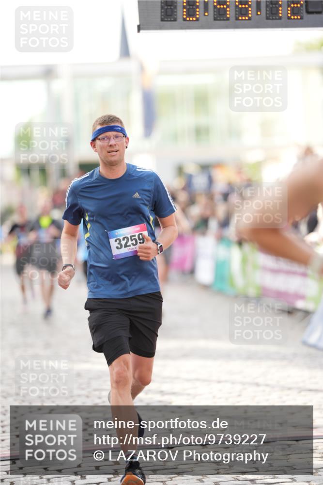 12.06.2026 - Holstenköstenlauf LAZAROV Photography http://msf.ph/oto/9739227 12.06.2026 19:49:11 Laufen 3132, 3259, 3436, 3506, 3657, 3715, 4412 meine-sportfotos.de