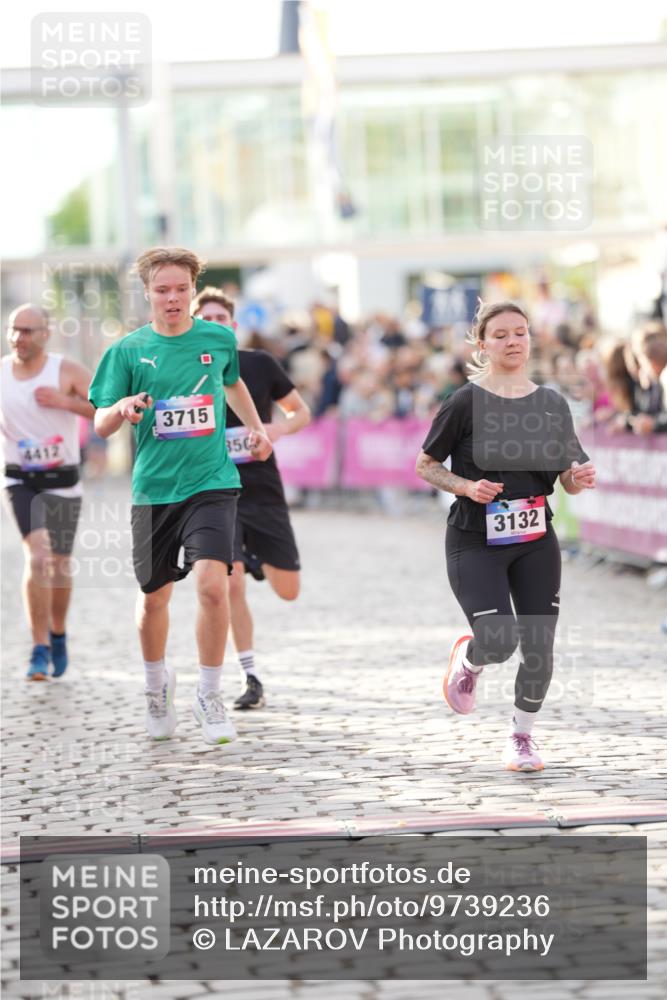 12.06.2026 - Holstenköstenlauf LAZAROV Photography http://msf.ph/oto/9739236 12.06.2026 19:49:05 Laufen 3132, 3506, 3531, 3715, 3860, 4412, 4428 meine-sportfotos.de