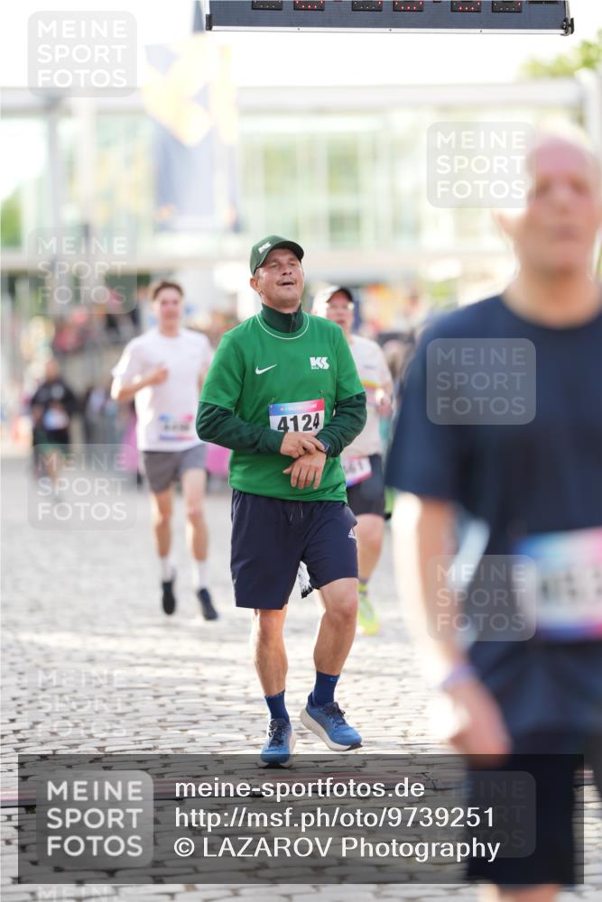 12.06.2026 - Holstenköstenlauf LAZAROV Photography http://msf.ph/oto/9739251 12.06.2026 19:48:53 Laufen 3051, 4124, 4152, 4461, 4498, 4530 meine-sportfotos.de