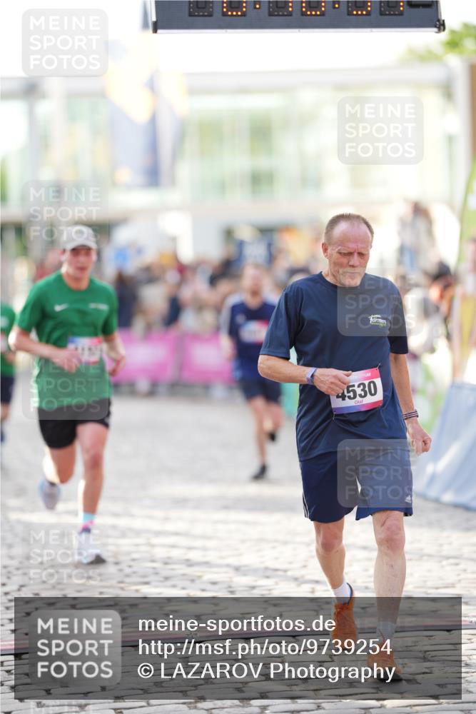 12.06.2026 - Holstenköstenlauf LAZAROV Photography http://msf.ph/oto/9739254 12.06.2026 19:48:50 Laufen 3034, 3051, 3146, 3624, 3884, 4124, 4152, 4530 meine-sportfotos.de