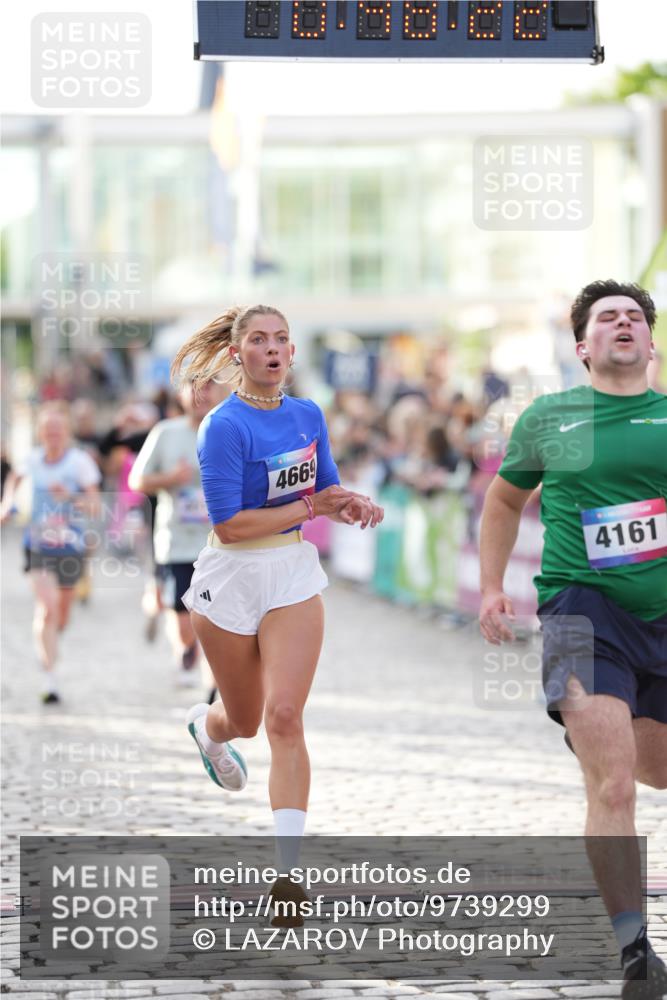 12.06.2026 - Holstenköstenlauf LAZAROV Photography http://msf.ph/oto/9739299 12.06.2026 19:48:22 Laufen 3208, 3307, 3875, 4161, 4516, 4669, 4919 meine-sportfotos.de