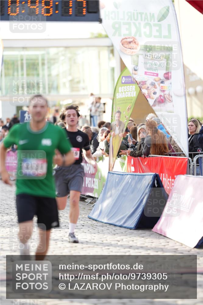 12.06.2026 - Holstenköstenlauf LAZAROV Photography http://msf.ph/oto/9739305 12.06.2026 19:48:16 Laufen 3725, 4121, 4649, 4711, 4919 meine-sportfotos.de