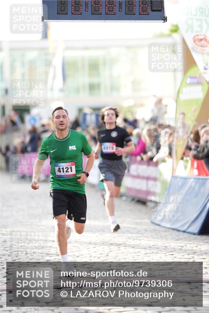 12.06.2026 - Holstenköstenlauf LAZAROV Photography http://msf.ph/oto/9739306 12.06.2026 19:48:15 Laufen 3725, 4121, 4649, 4711, 4919 meine-sportfotos.de