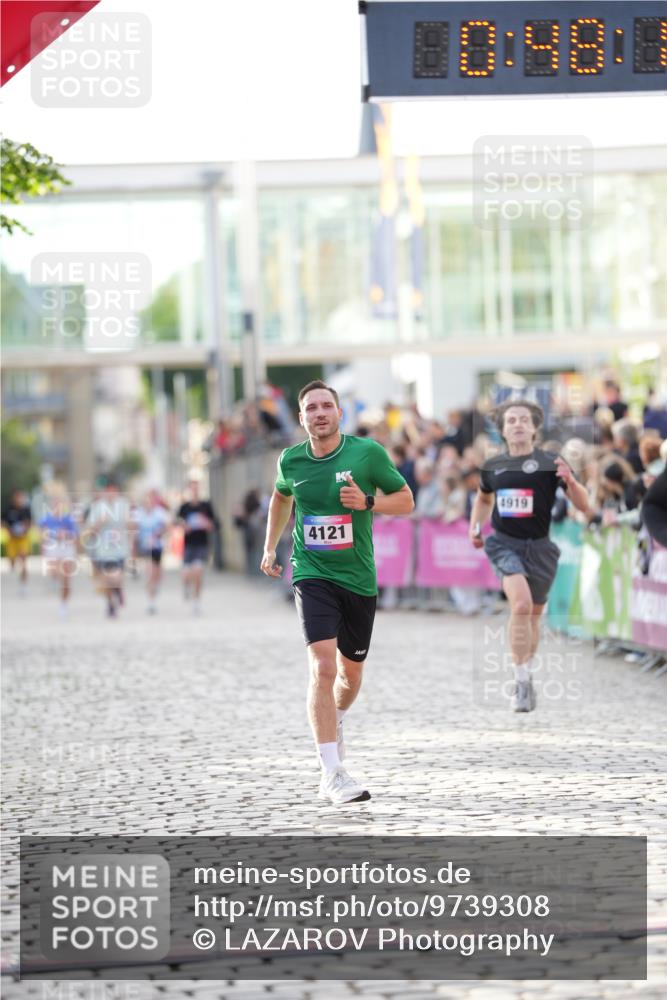 12.06.2026 - Holstenköstenlauf LAZAROV Photography http://msf.ph/oto/9739308 12.06.2026 19:48:14 Laufen 3725, 3848, 4121, 4649, 4711, 4919 meine-sportfotos.de