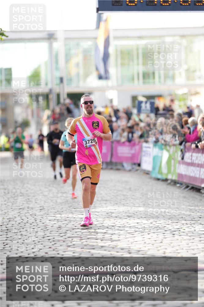 12.06.2026 - Holstenköstenlauf LAZAROV Photography http://msf.ph/oto/9739316 12.06.2026 19:48:09 Laufen 3725, 3848, 4649 meine-sportfotos.de